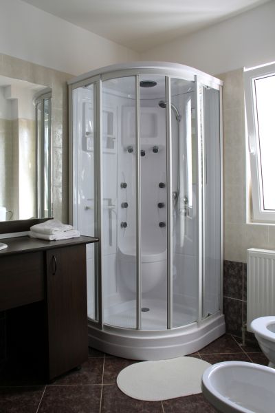Venice Shower Installation